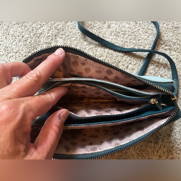 Small two-tone soft glove leather crossbody handbag. - Picture 3 of 6